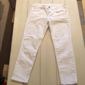 Very cute white skinny jeans.